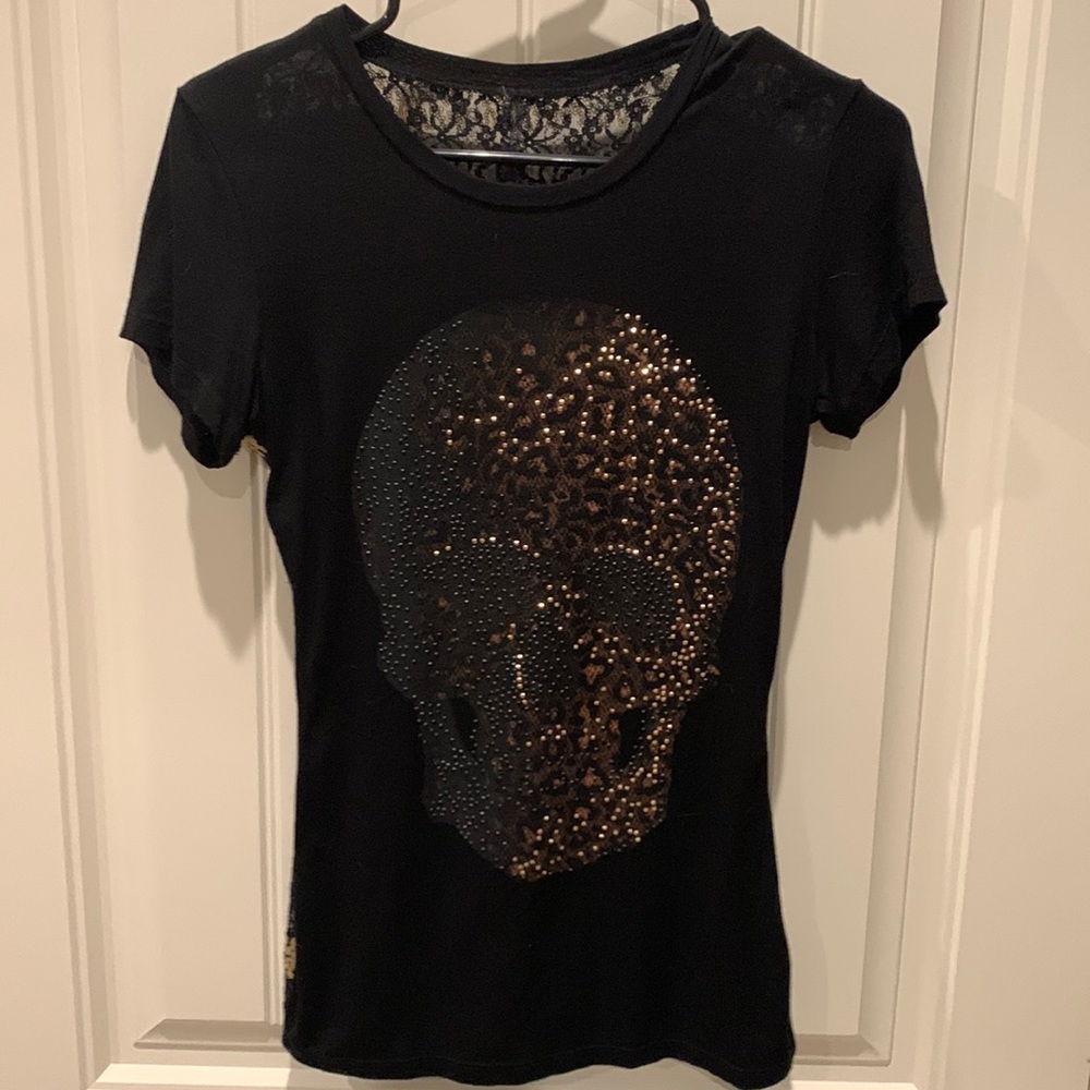 Sz S black and gold skull tee